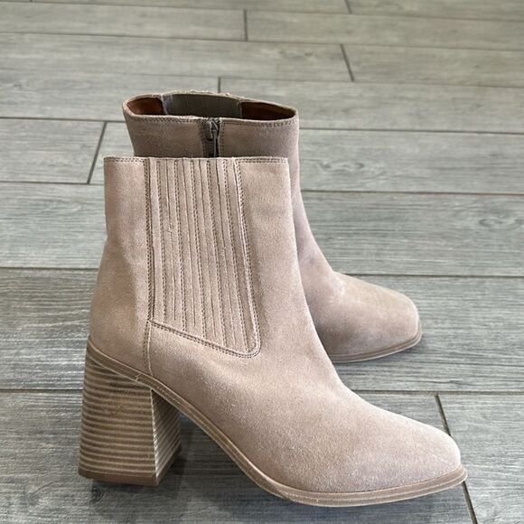 Andre Assous Naia Square Toe Water Resistant Ankle Booties - Picture 6 of 13